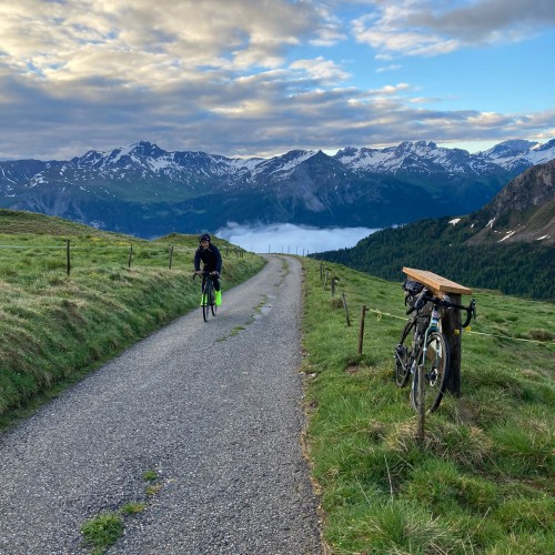 Teaserfoto zum Beitrag «Beni am Dead Ends & Cake»
